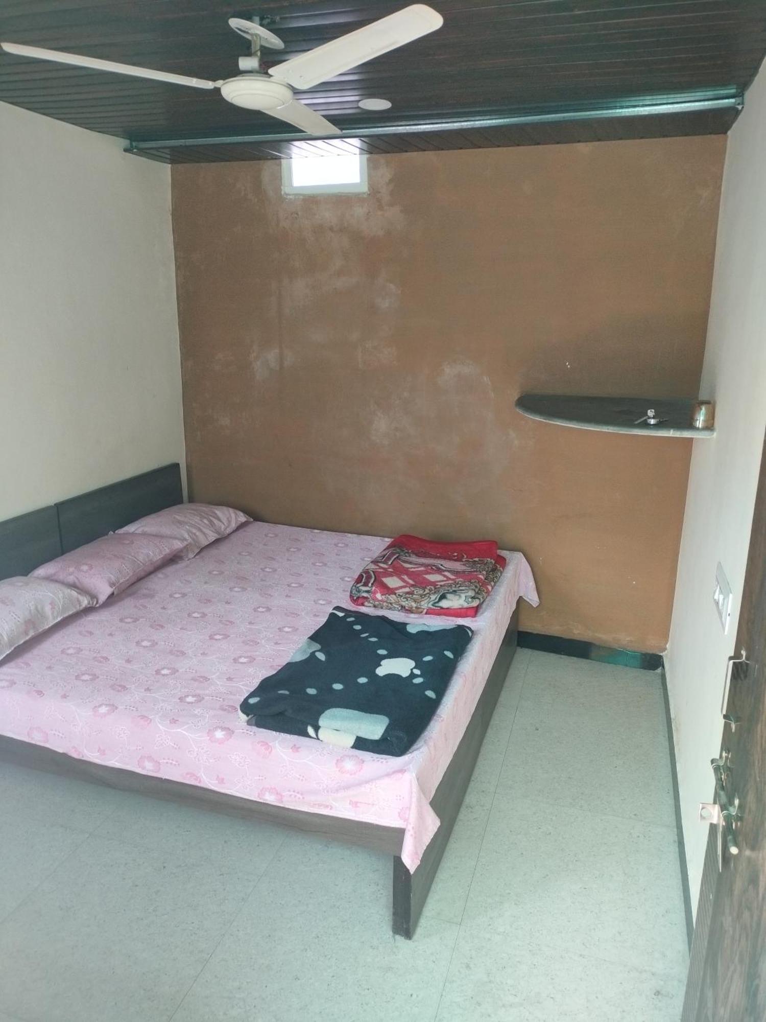 Kailash Kuti Guest House Уджайн Екстериор снимка