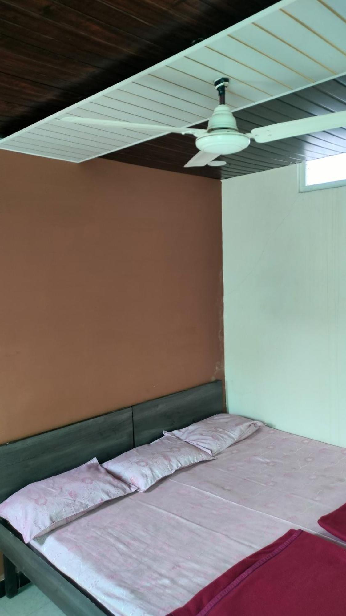 Kailash Kuti Guest House Уджайн Стая снимка